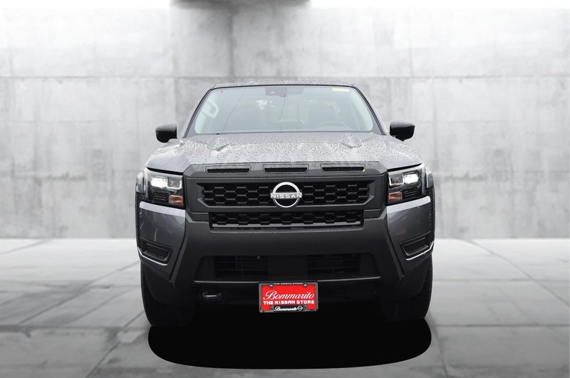 Nissan Frontier Vehicle Full-screen Gallery Image 4