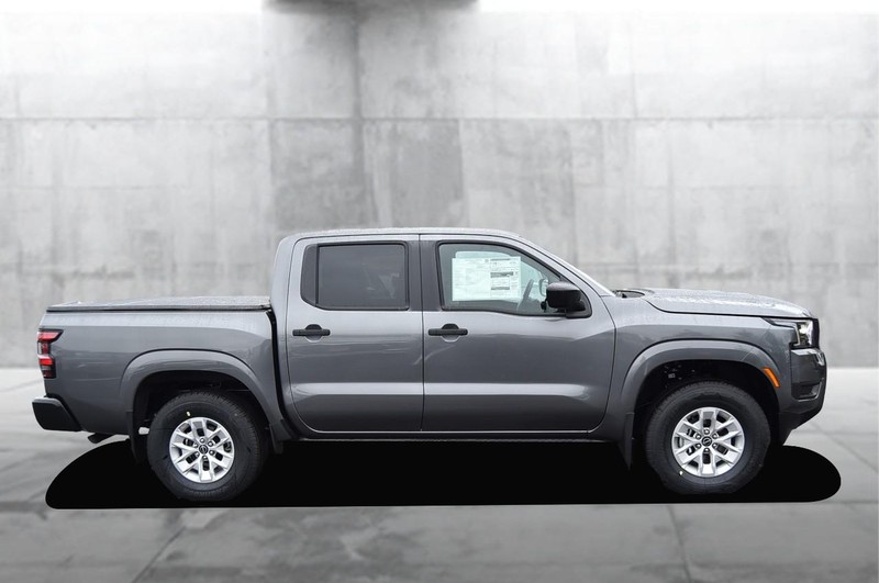 Nissan Frontier Vehicle Full-screen Gallery Image 5