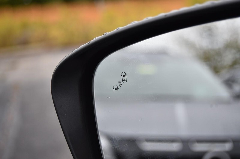 Nissan Frontier Vehicle Full-screen Gallery Image 10