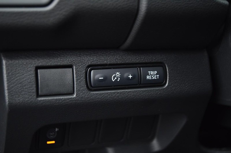 Nissan Frontier Vehicle Full-screen Gallery Image 11