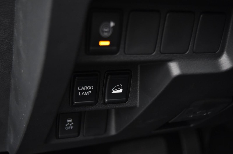 Nissan Frontier Vehicle Full-screen Gallery Image 12