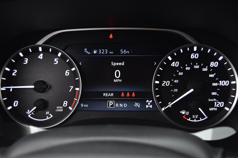 Nissan Frontier Vehicle Full-screen Gallery Image 13