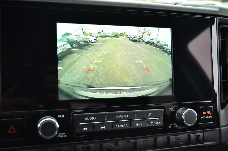 Nissan Frontier Vehicle Full-screen Gallery Image 14