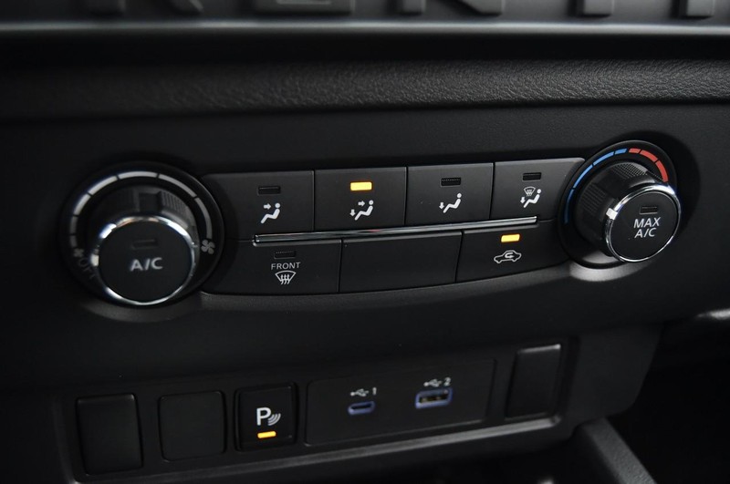 Nissan Frontier Vehicle Full-screen Gallery Image 16