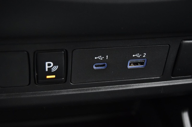 Nissan Frontier Vehicle Full-screen Gallery Image 17