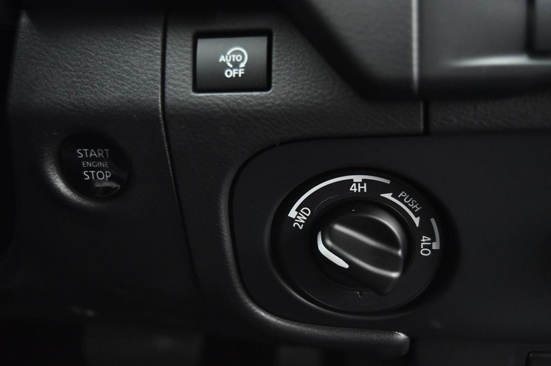 Nissan Frontier Vehicle Full-screen Gallery Image 18