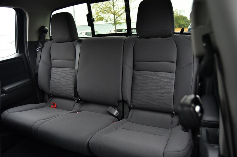 Nissan Frontier Vehicle Full-screen Gallery Image 22