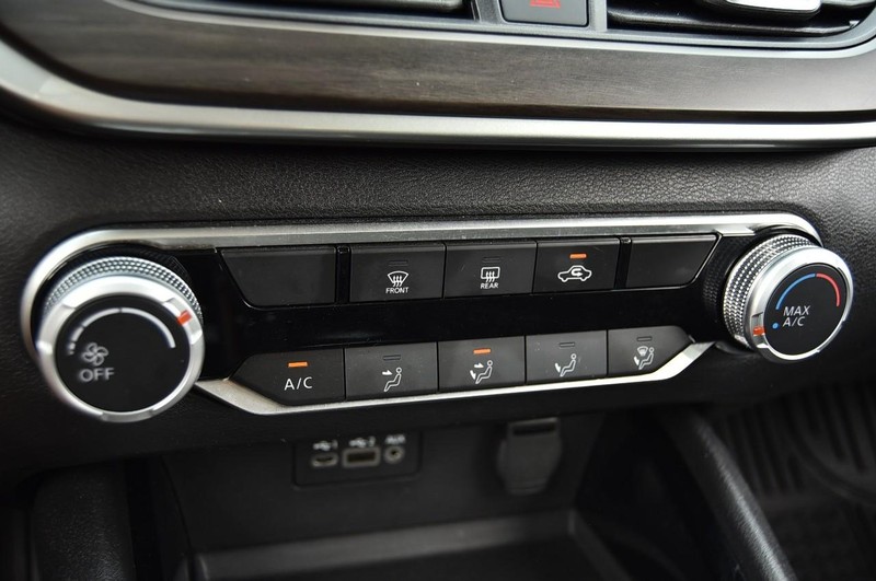 Nissan Altima Vehicle Full-screen Gallery Image 15