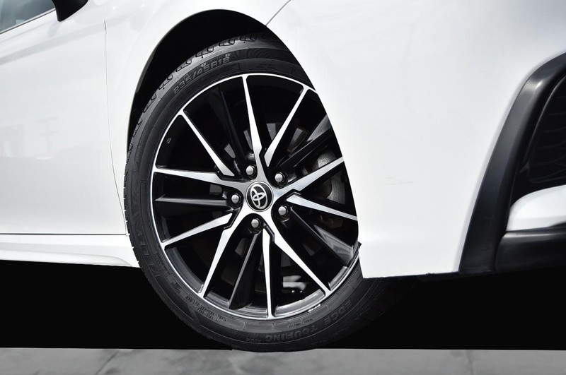 Toyota Camry Vehicle Image 03