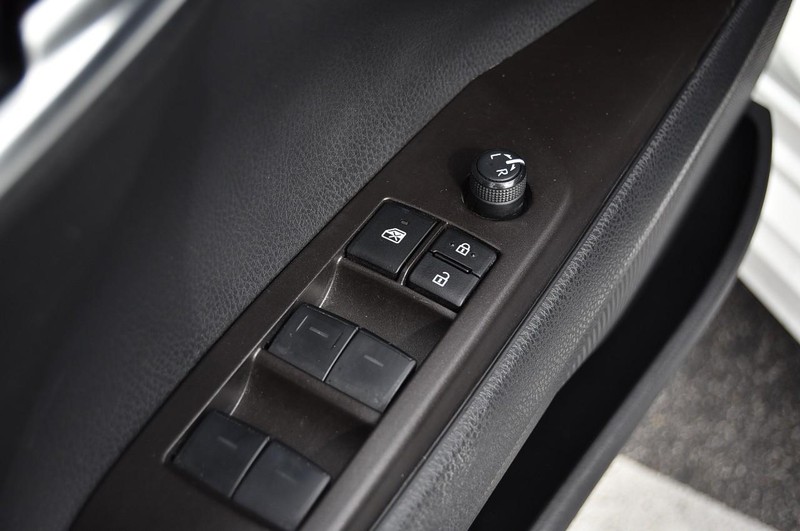 Toyota Camry Vehicle Image 09