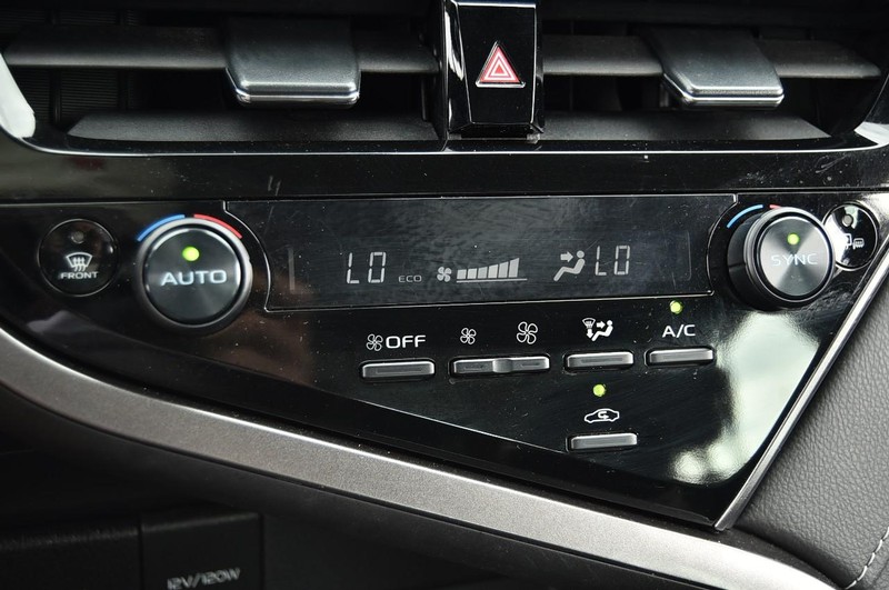 Toyota Camry Vehicle Image 14