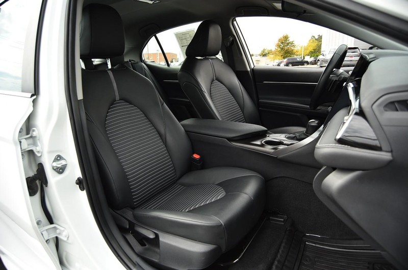 Toyota Camry Vehicle Image 19