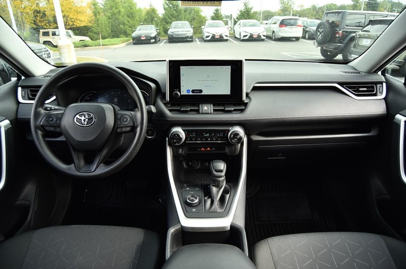 Toyota RAV4 Vehicle Image 08