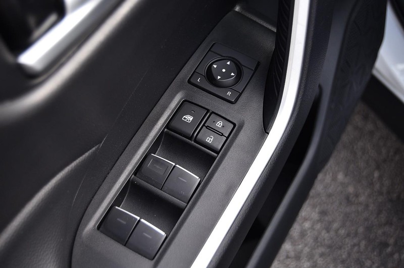 Toyota RAV4 Vehicle Image 09