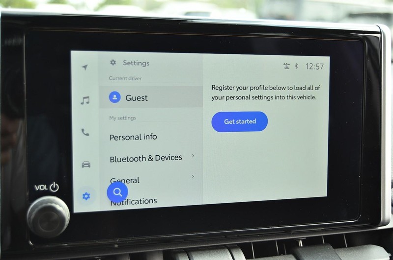 Toyota RAV4 Vehicle Image 14