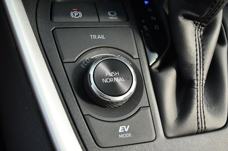 Toyota RAV4 Vehicle Image 16