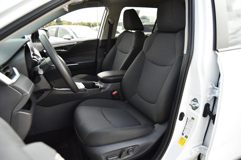 Toyota RAV4 Vehicle Image 19