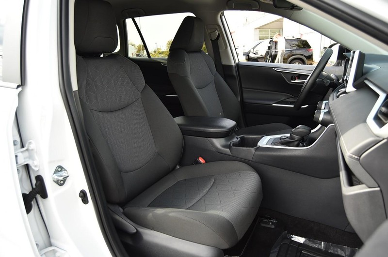 Toyota RAV4 Vehicle Image 20