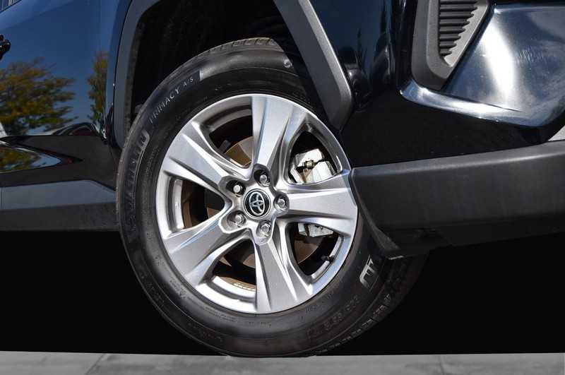 Toyota RAV4 Vehicle Image 03