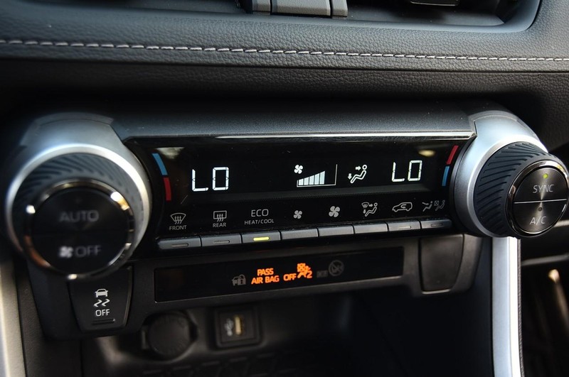 Toyota RAV4 Vehicle Image 15