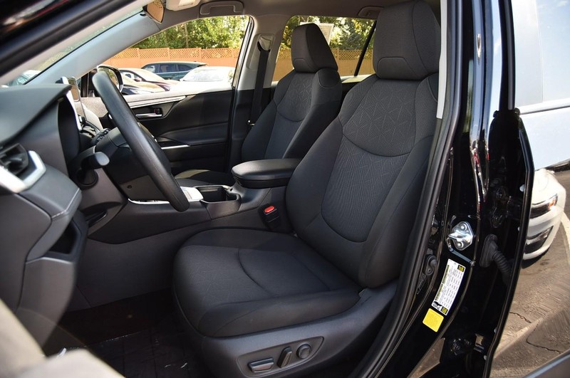 Toyota RAV4 Vehicle Image 18