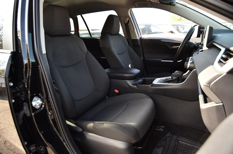 Toyota RAV4 Vehicle Image 19