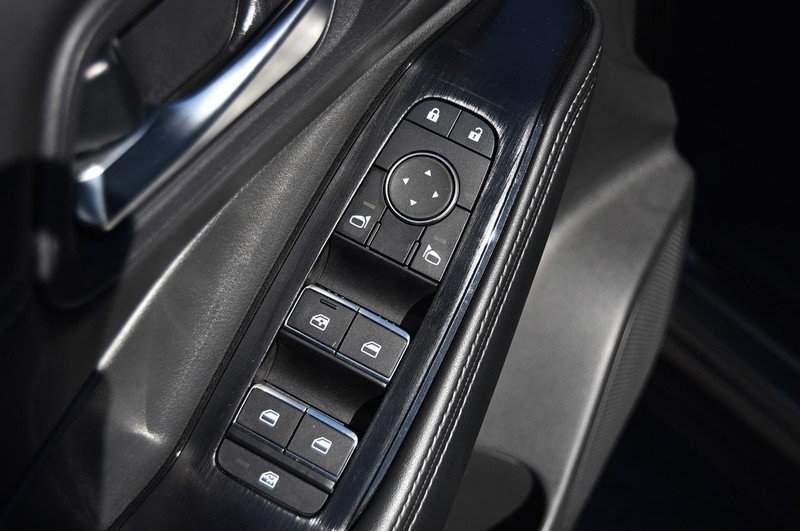 Nissan Rogue Vehicle Image 09