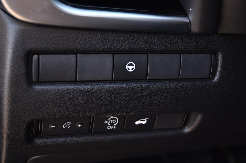 Nissan Rogue Vehicle Image 11