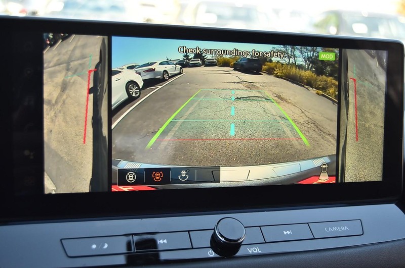 Nissan Rogue Vehicle Image 14