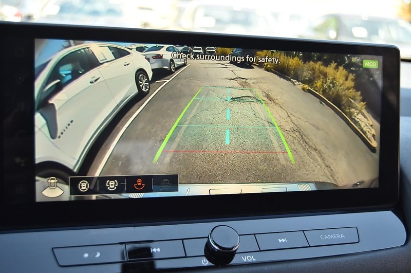 Nissan Rogue Vehicle Image 15