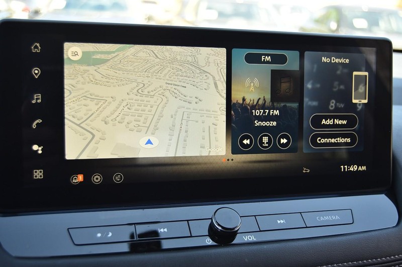 Nissan Rogue Vehicle Image 16