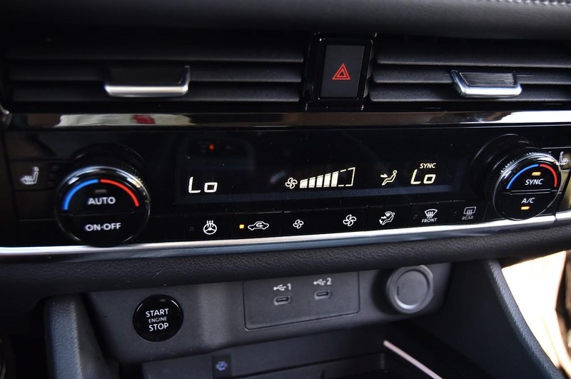 Nissan Rogue Vehicle Image 17