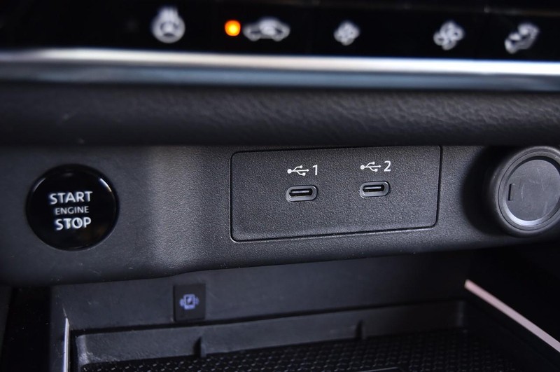 Nissan Rogue Vehicle Image 18