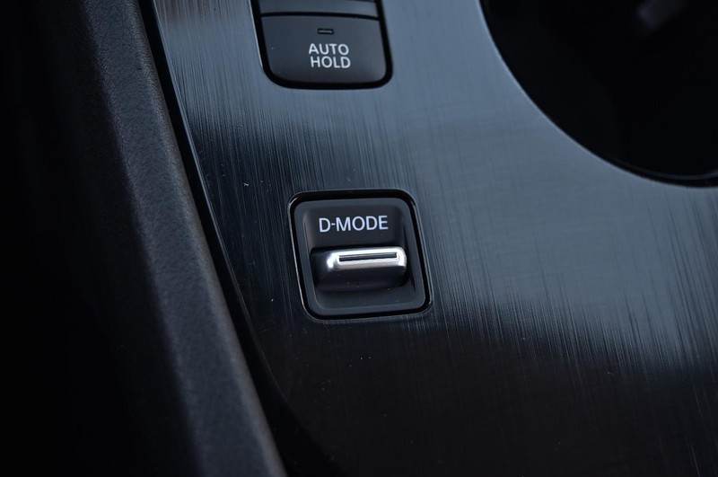 Nissan Rogue Vehicle Image 19