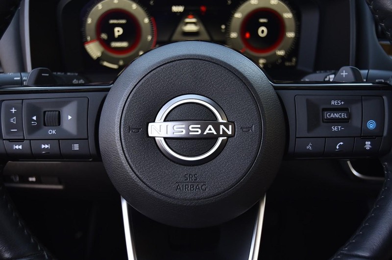 Nissan Rogue Vehicle Image 20