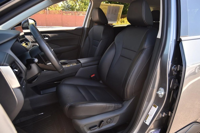 Nissan Rogue Vehicle Image 21