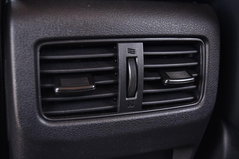 Nissan Rogue Vehicle Image 24