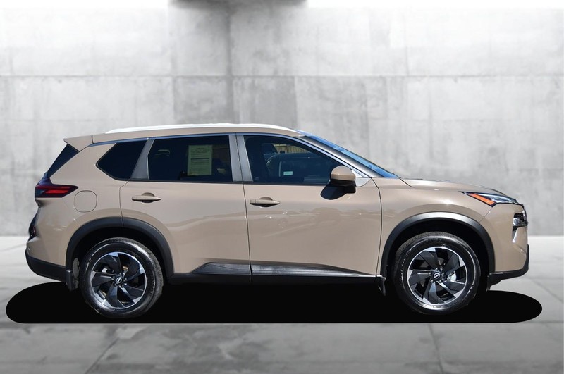 Nissan Rogue Vehicle Image 05