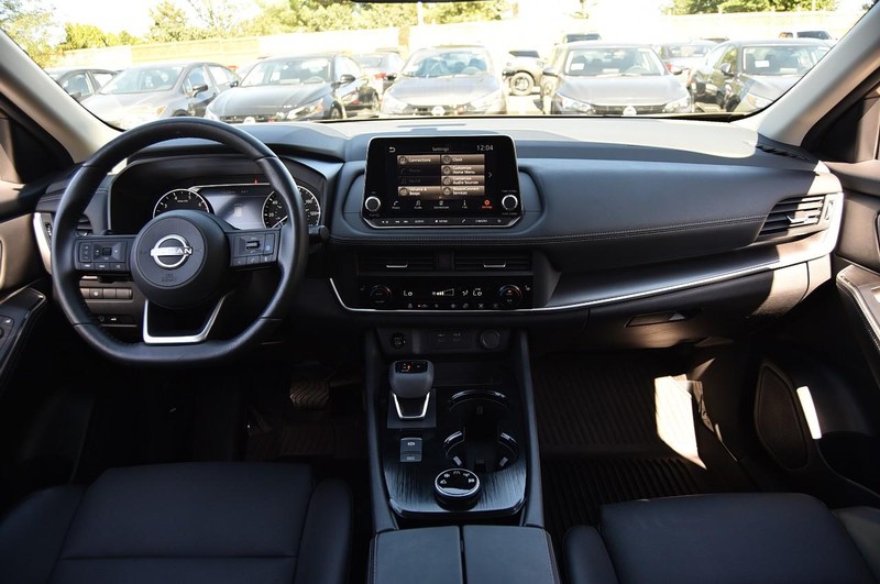 Nissan Rogue Vehicle Image 08