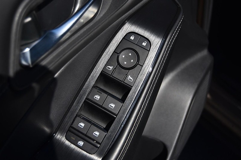 Nissan Rogue Vehicle Image 09