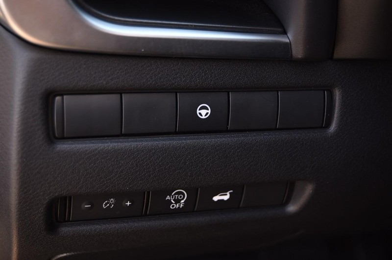 Nissan Rogue Vehicle Image 11