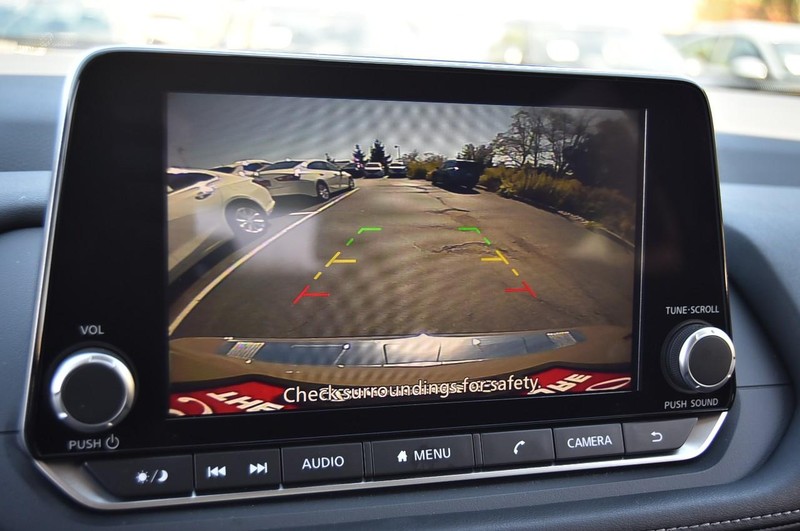 Nissan Rogue Vehicle Image 13