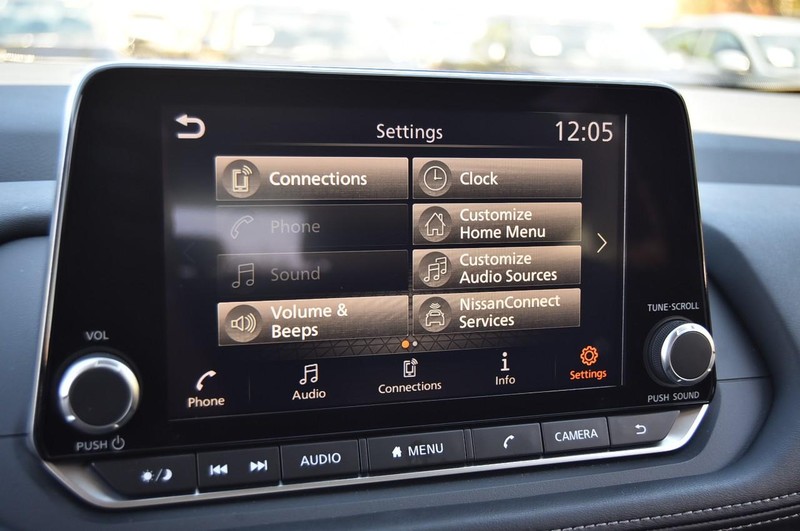 Nissan Rogue Vehicle Image 14