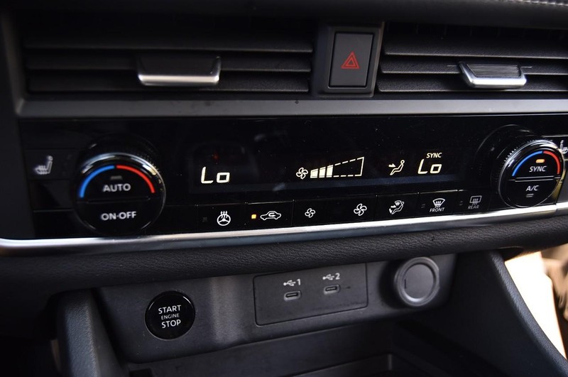 Nissan Rogue Vehicle Image 15