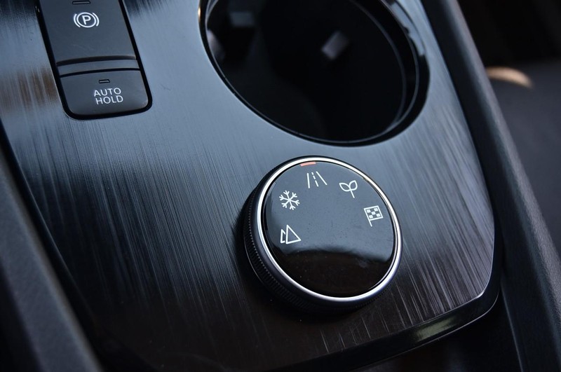 Nissan Rogue Vehicle Image 17