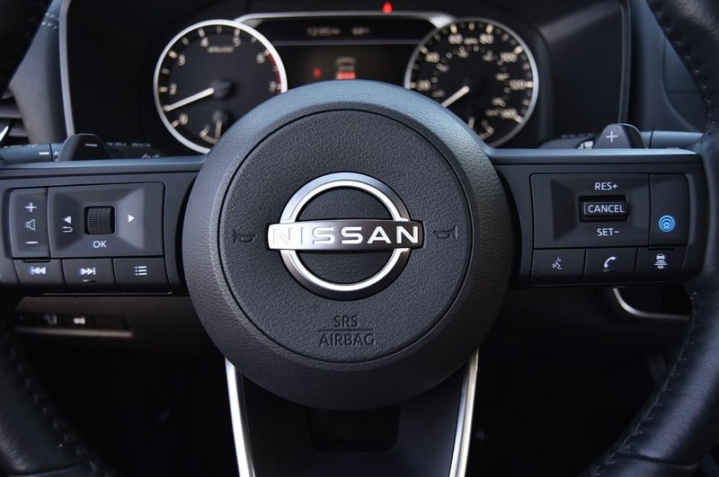 Nissan Rogue Vehicle Image 18