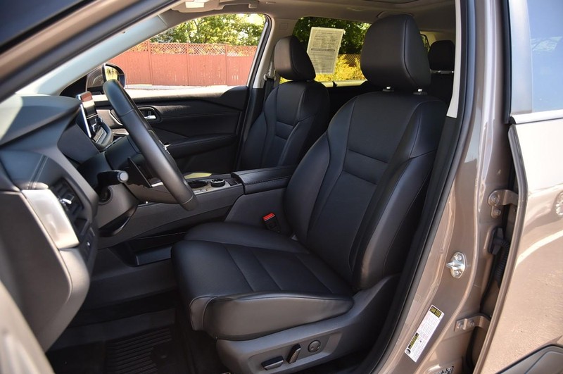 Nissan Rogue Vehicle Image 19