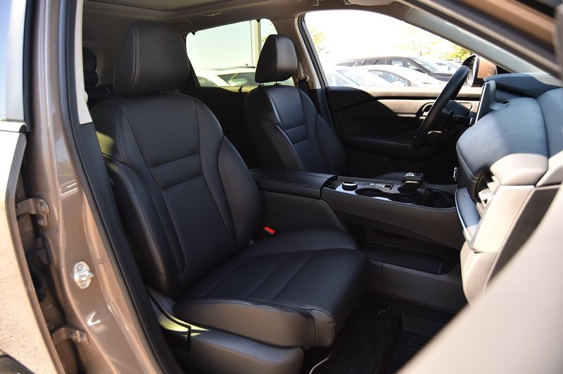 Nissan Rogue Vehicle Image 20