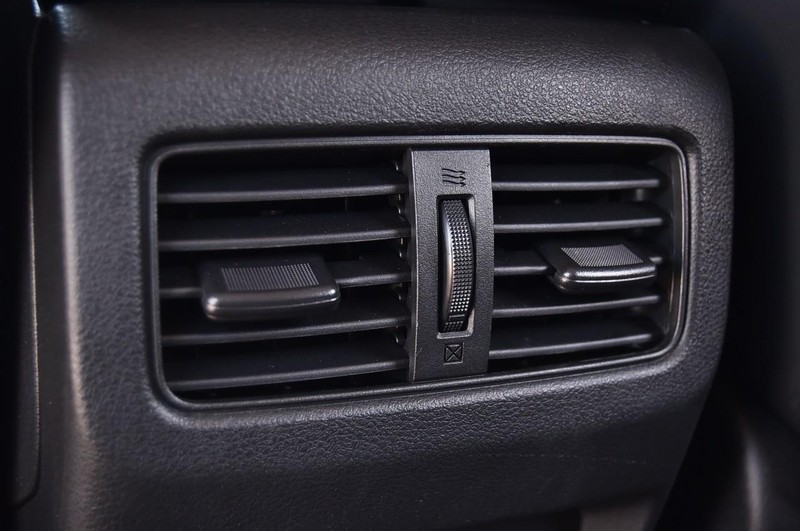 Nissan Rogue Vehicle Image 23