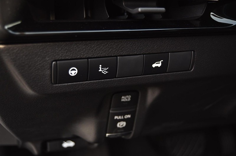 Nissan Murano Vehicle Image 12